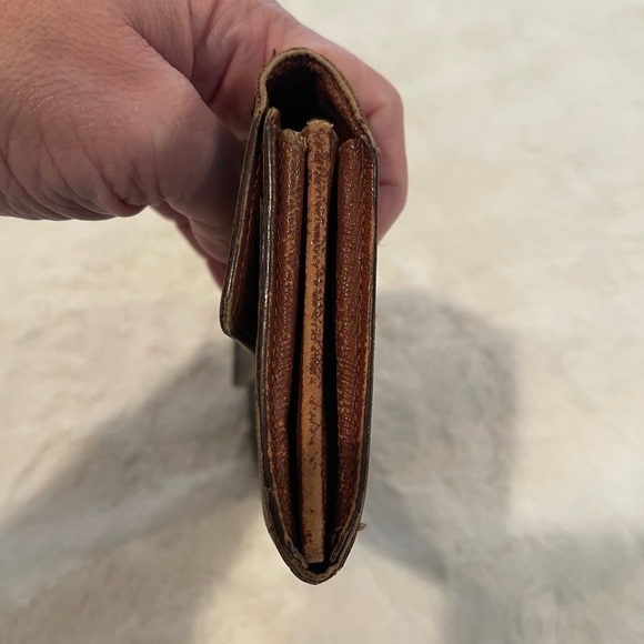 Authentic Vintage Louis Vuitton Sarah Wallet - Picture 4 of 7